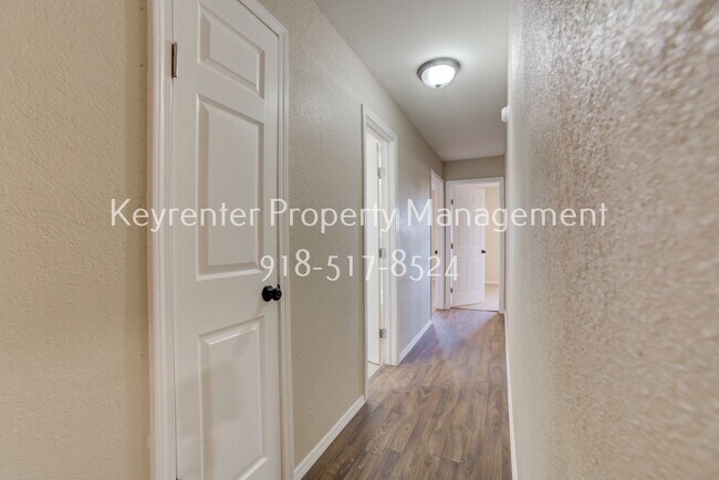 Building Photo - 8041-8041 S 79th E Ave