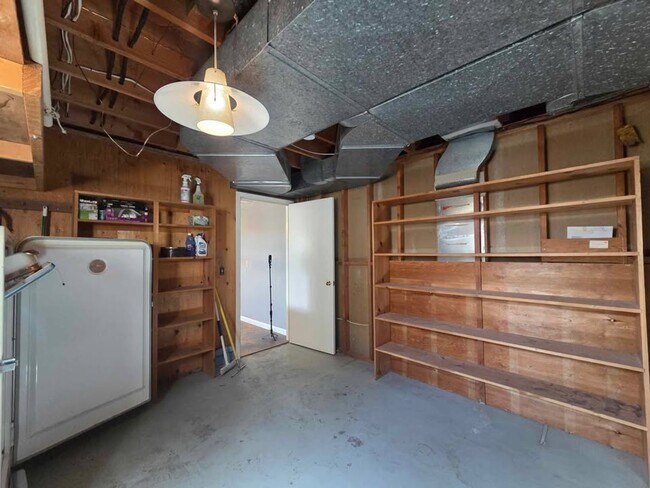 Building Photo - Quiet Rental in Waterville with Garden!