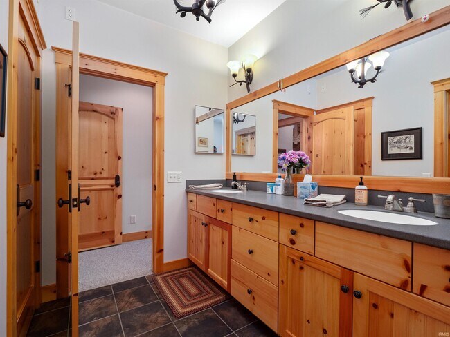 Building Photo - 1905 E 750 S