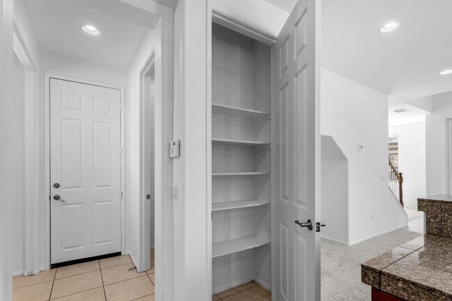 Building Photo - AVAILABLE NOW! GORGEOUS 3 BED / 2.5 BATH in Campanile in Cathedral City!