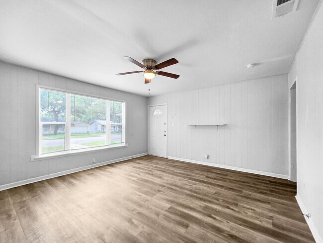 Building Photo - Coming Soon! 3 BR/1.5BA | Newly Renovated Single Family Home | 1-Car Covered Parking | Gated back...
