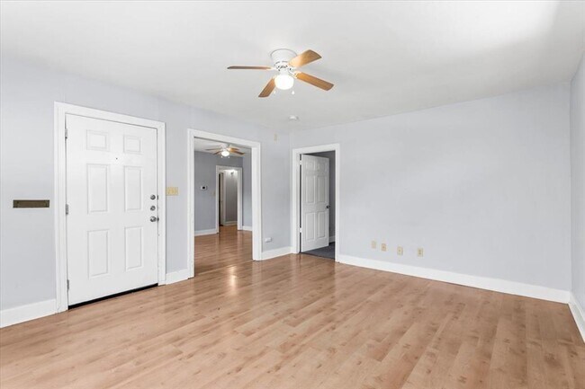 Building Photo - 2804 Breeze Terrace