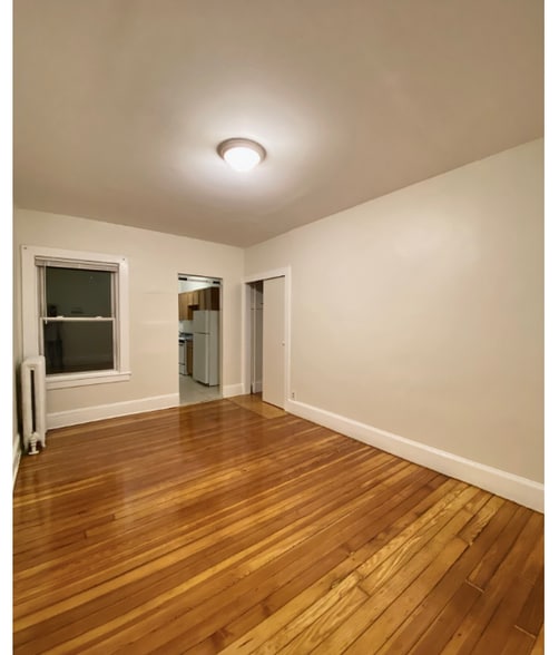 Building Photo - 132 1/2 Oxford St