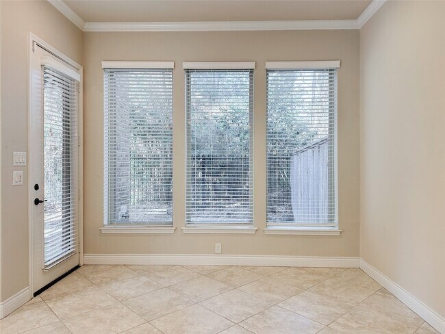 Building Photo - 23 Jonquil Pl