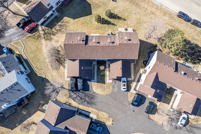 Building Photo - 2722 Wilshire Ct