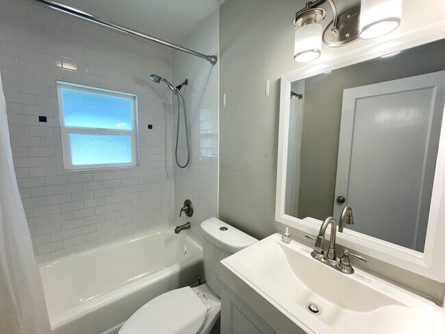 Building Photo - 2 Bed 2 Bath Provo House