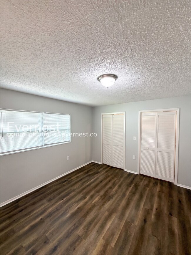 Building Photo - 3 Bed, 2 Bath Home with Spacious Yard and Attached Garage for Rent / Available Soon!