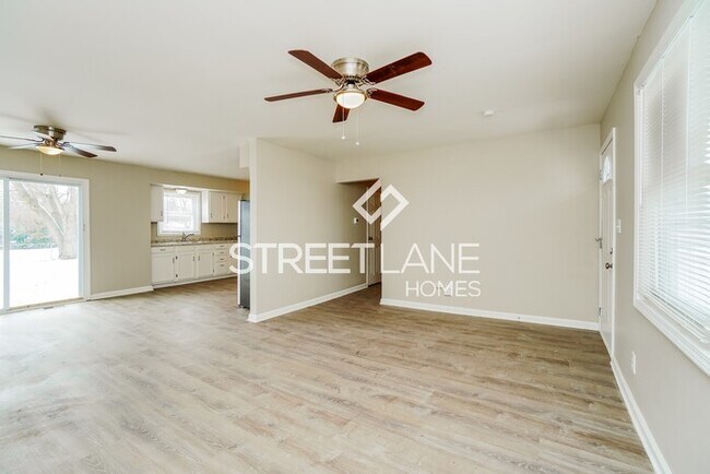 Building Photo - REDUCED!