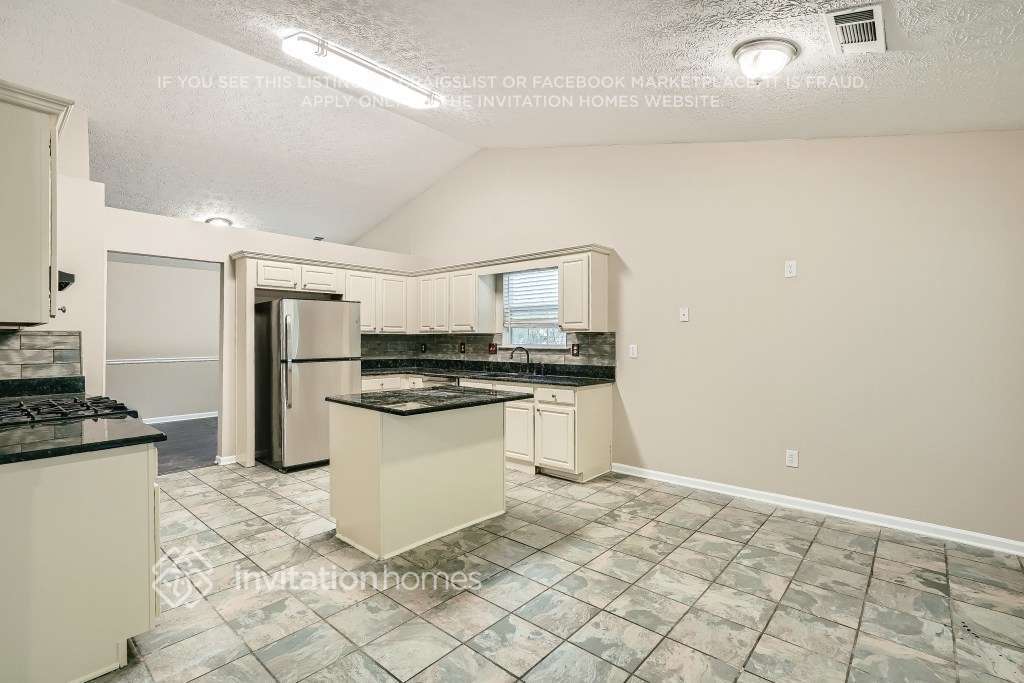 Building Photo - 2373 Cove Lake Way