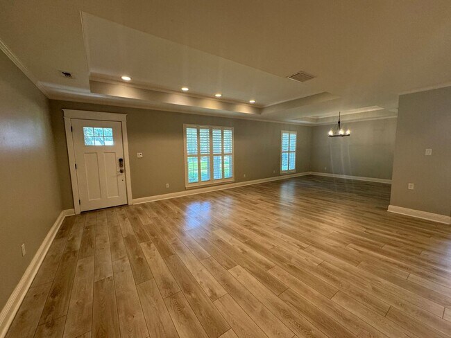 Building Photo - Gulf Breeze Proper - 5 bedroom, 3.5 bathro...