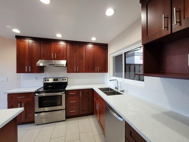 Building Photo - 572 Marlin Ct