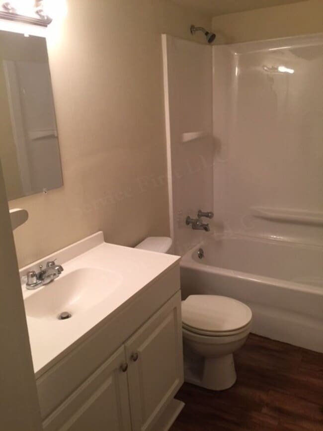 Building Photo - Bolivar MO 1 Bed, 1 Bath Apartment