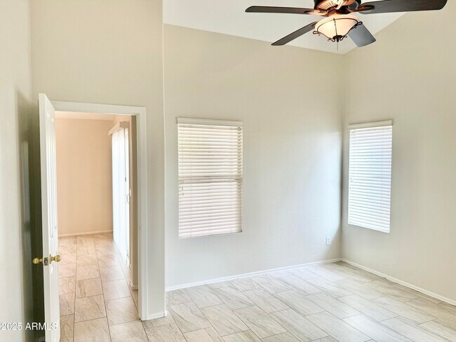 Building Photo - 13927 W Port Royale Ln