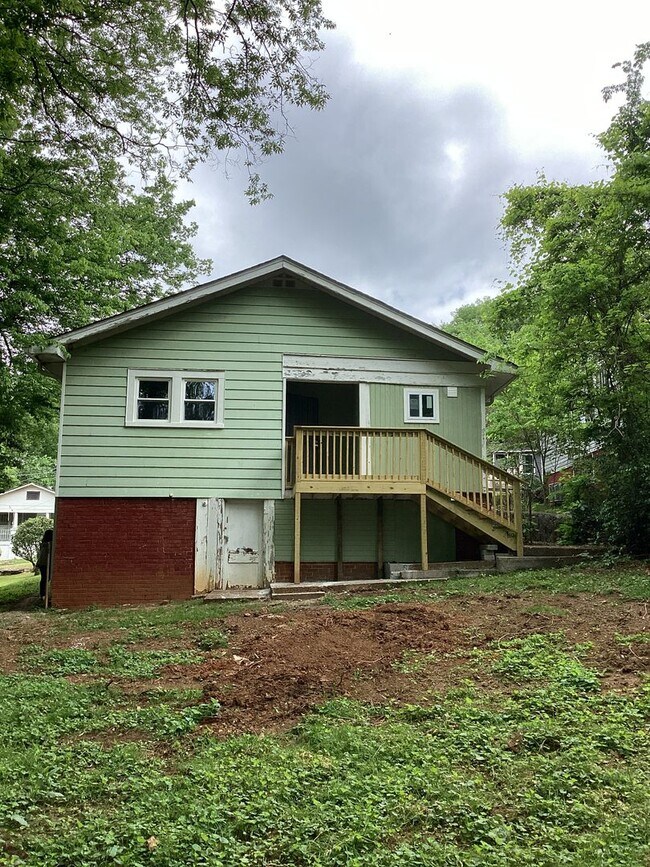 Building Photo - Nice Two Bedroom Two Bath Home