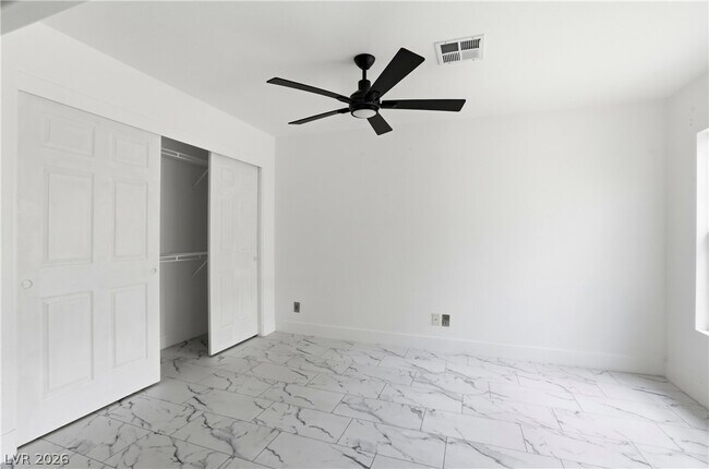 Building Photo - 5204 Elm Grove Dr