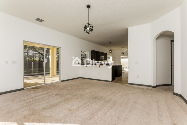 Building Photo - 831 Balmoral Dr