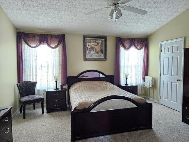 Building Photo - 4540 Redwood Vine Dr