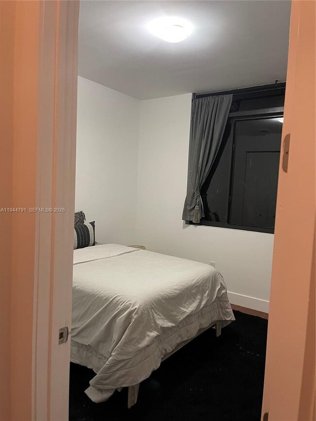 Building Photo - 909 NE 16th Terrace