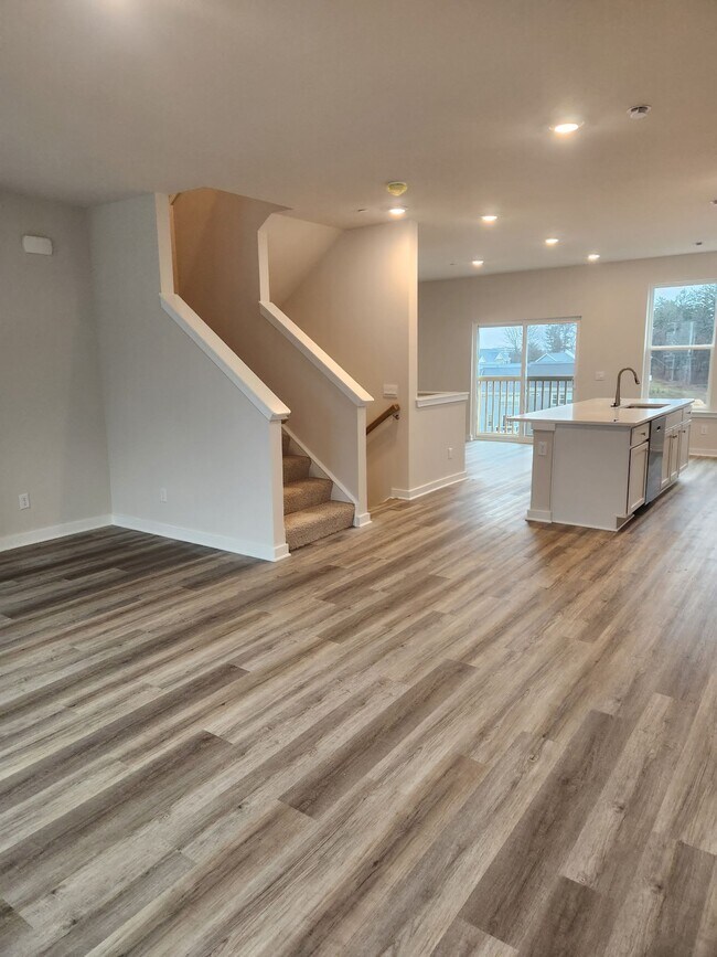 Building Photo - 693 Olivia St