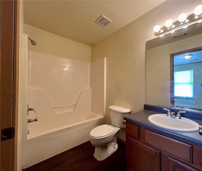 Building Photo - 526 Sadie Ln