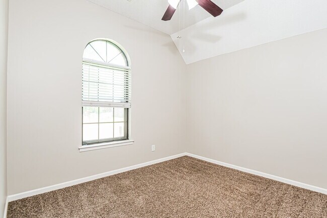 Building Photo - 5599 Annandale Dr