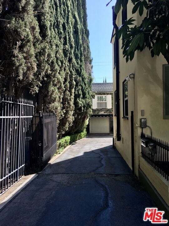 Building Photo - 9052 Elevado Ave