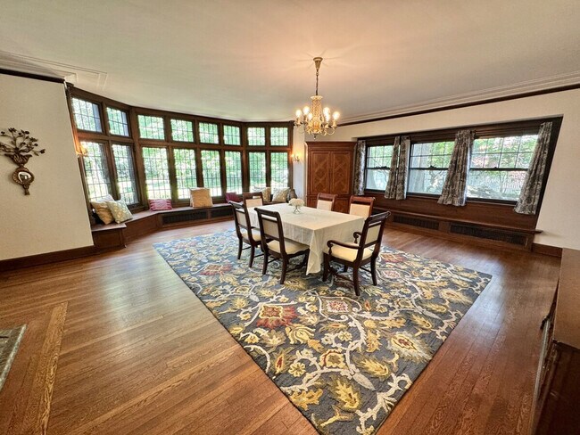 Building Photo - 3085 Fairmount Blvd