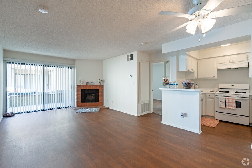 Saticoy Gardens 14955 Saticoy St Van Nuys CA 91405 Apartment Finder