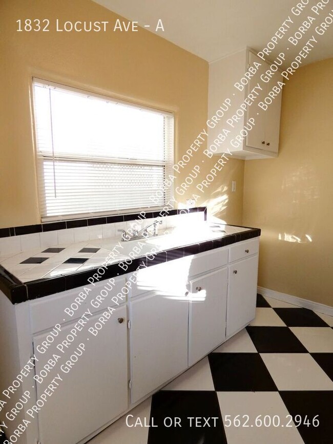 Building Photo - CHARMING 1 BEDROOM 1 BATHROOM IN A GATED B...