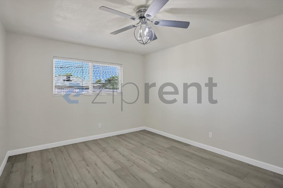 Building Photo - Unit