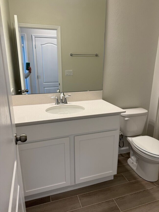 Building Photo - GATED 3 BEDROOM, 2.5 BATHROOM IN OVIEDO