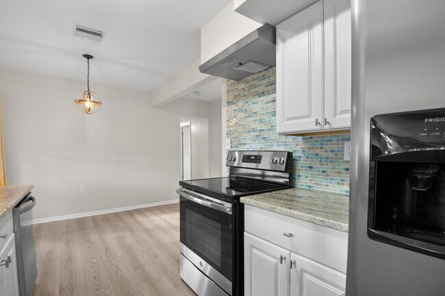 Building Photo - 5600 33rd Ave N