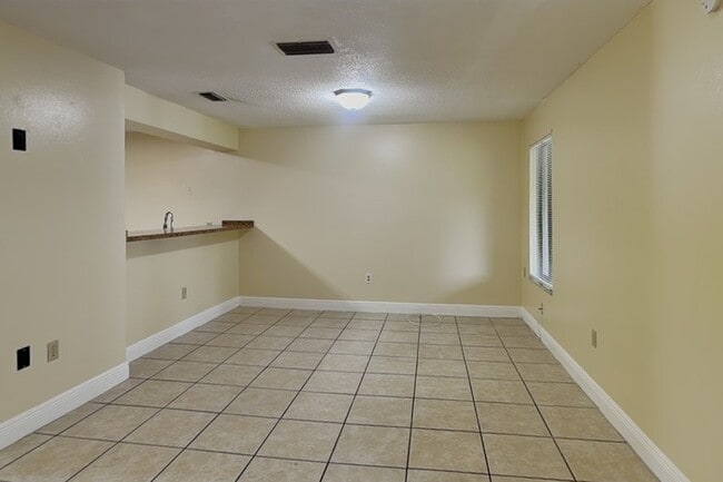 Building Photo - 479 Prestwick Pl