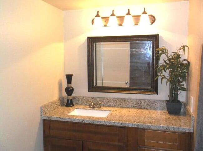 Building Photo - 5-Bedroom Tempe Home with Private Pool, Turf Backyard, & Garage