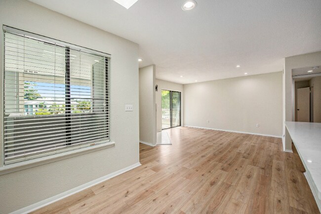 Building Photo - 1481 Center St Ext