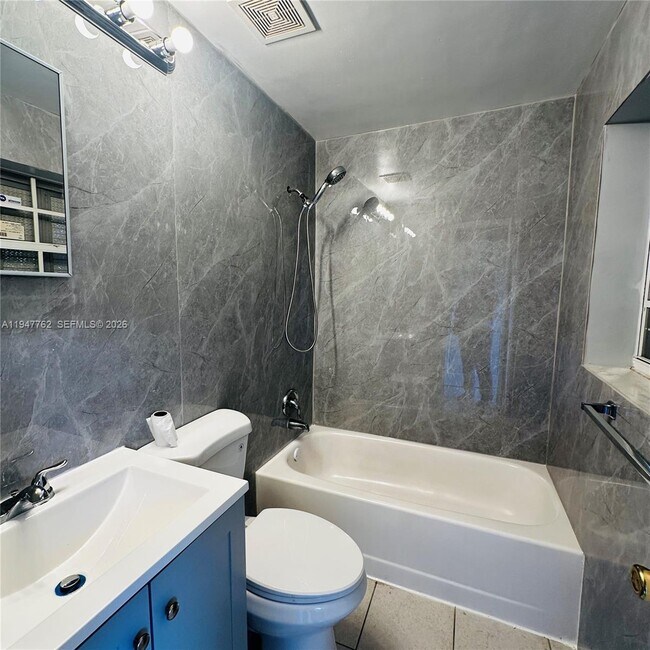 Building Photo - 732 Moffett St