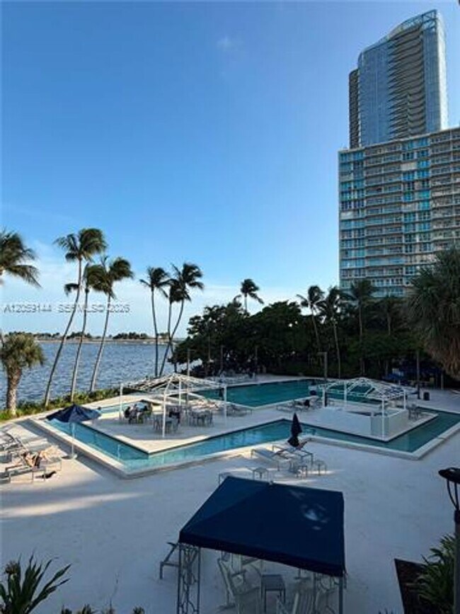 Building Photo - 2333 Brickell Ave