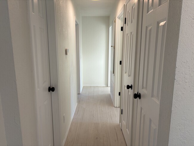 Building Photo - 272 Echo Ln