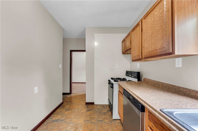 Building Photo - 1873 W 47th St