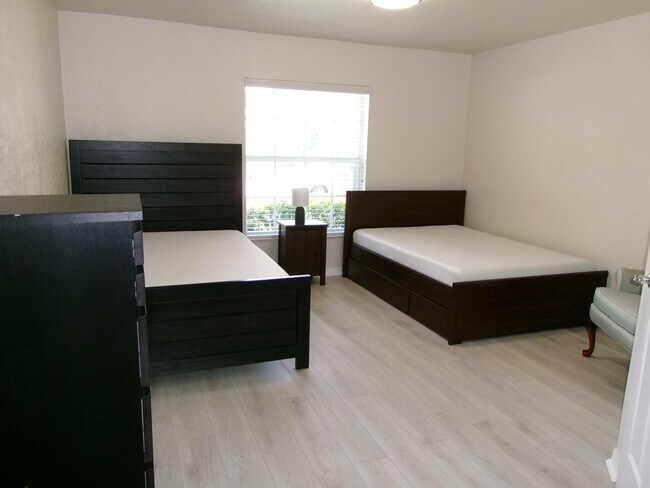 Building Photo - Desirable Gated Sandoval of Cape Coral