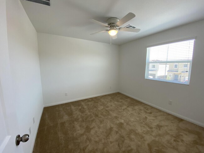 Building Photo - 2212 Stone Well Rd