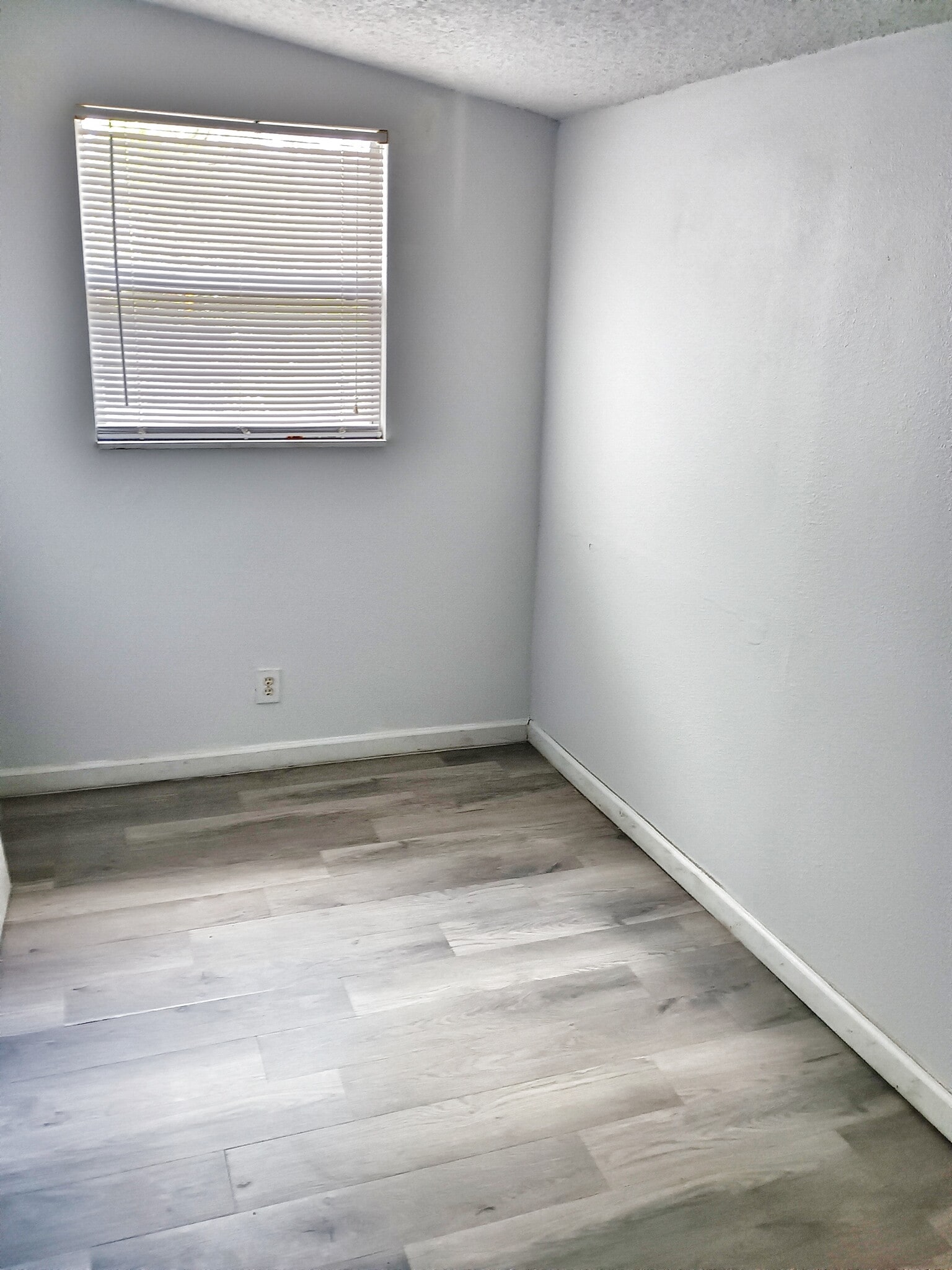 bedroom 1 - 10008 N Pawnee Ave