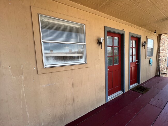 Building Photo - 3303 W Greenridge Dr