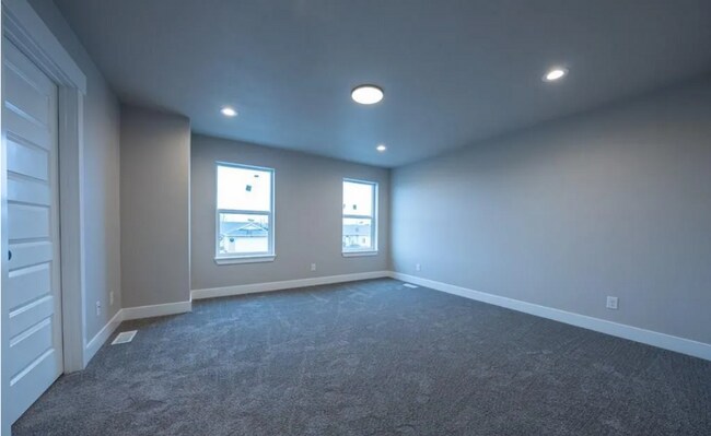 Building Photo - 3 bed, 2.5 bath Townhome in Ammon!!