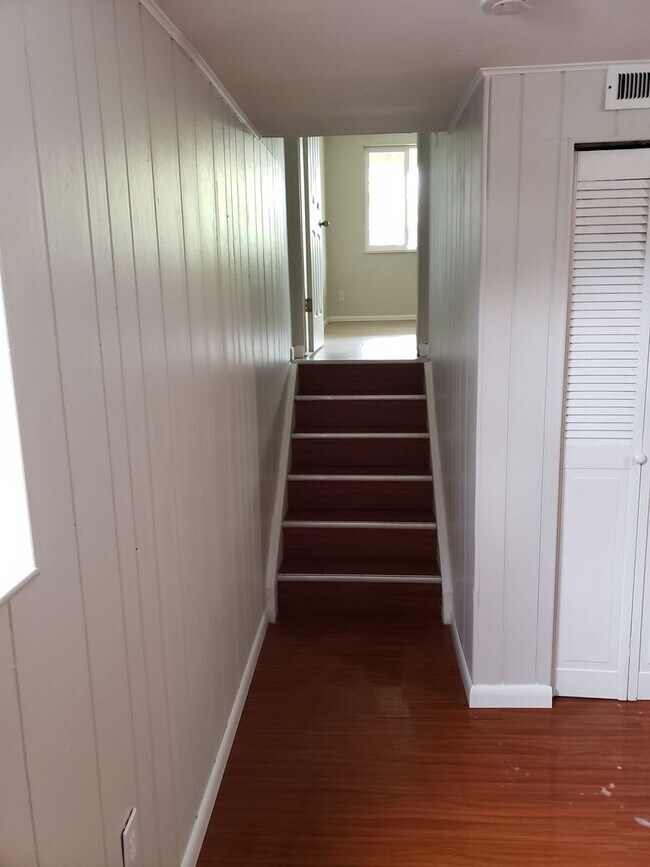 Building Photo - AMAZING 3 Bed 2 Bath Townhome in Lafayette- Available August 10th