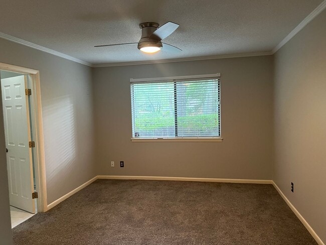 Building Photo - Wonderful One-Level, First Floor Marsh Sid...