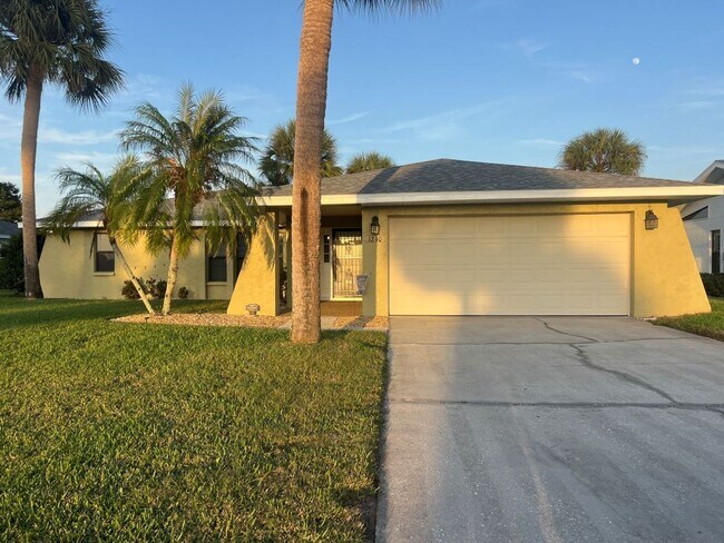 Building Photo - Lovely Lakefront Pinebrook South Home for Annual Rental