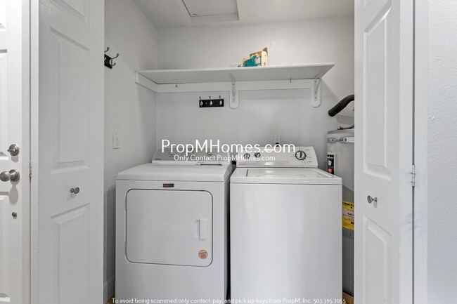 Building Photo - Beautifully Updated Condo in Multnomah Vil...