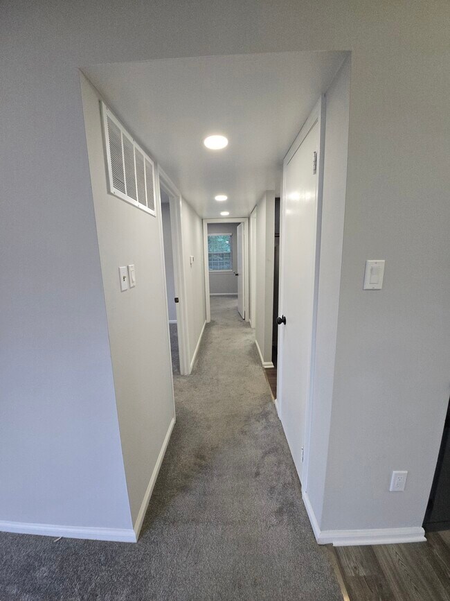 Building Photo - 122 Berwick Pl