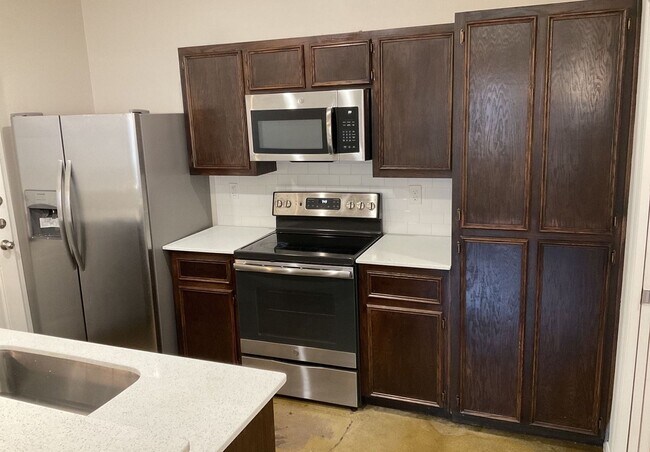 Building Photo - 310 Lowes Blvd